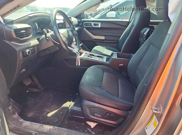 1FMSK7DH6PGC13172 2023 FORD EXPLORER Серебряный Вид салона спереди