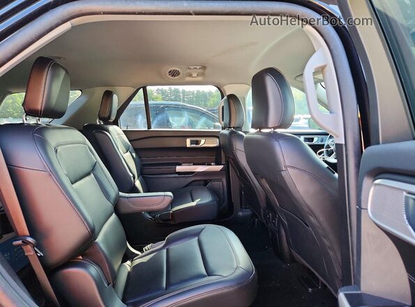 1FMSK7DH7RGA84457 2024 FORD EXPLORER Black Widok wnętrza z tyłu