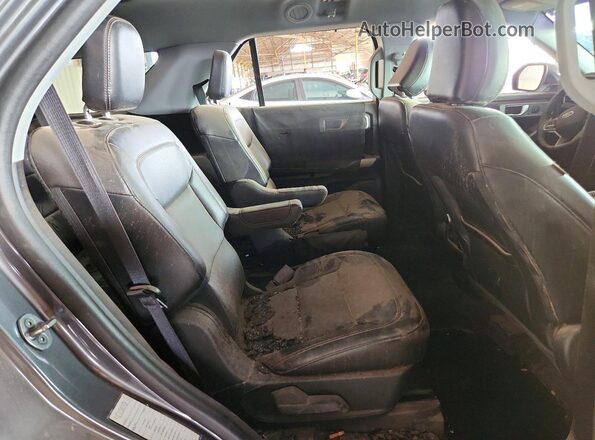 1FMSK7FH0MGB05719 2021 FORD EXPLORER Silver Widok wnętrza z tyłu