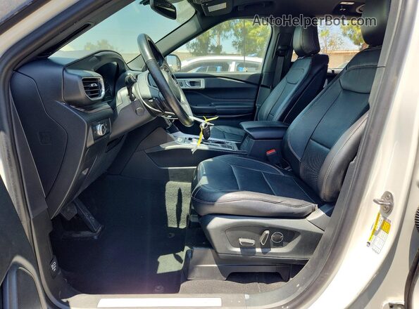 1FMSK7FH7LGB36156 2020 FORD EXPLORER White Widok wnętrza z przodu