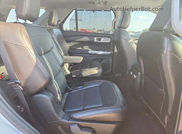 1FMSK7FHXMGA63835 2021 FORD EXPLORER White Widok wnętrza z tyłu