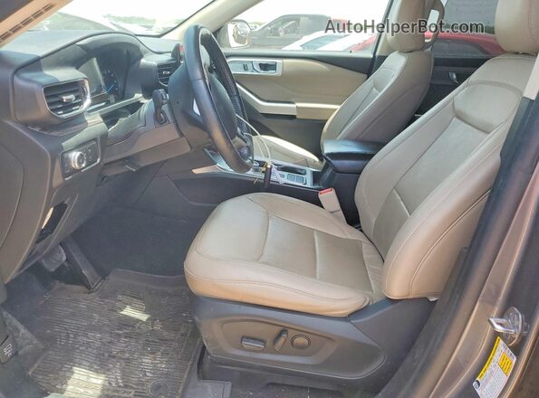 1FMSK7FHXMGB70044 2021 FORD EXPLORER Серый Вид салона спереди