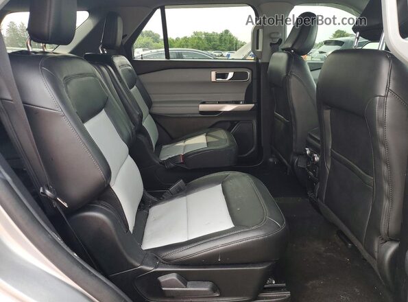 1FMSK8DH0NGC16247 2022 FORD EXPLORER Gray Vista interior trasera