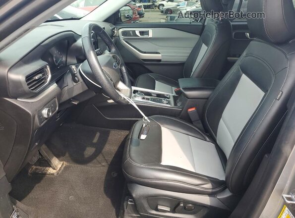 1FMSK8DH0NGC16247 2022 FORD EXPLORER Gray Vista interior delantera