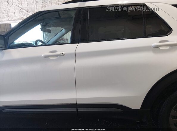 1FMSK8DH1MGA63702 2021 FORD EXPLORER White Սալոնի 360 աստիճան տեսք