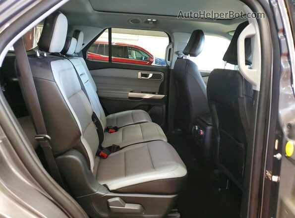 1FMSK8DH1MGC45884 2021 FORD EXPLORER Gray Vista interior trasera
