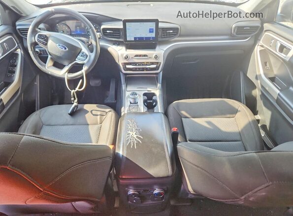 1FMSK8DH2NGA14400 2022 FORD EXPLORER Белый Вид панели приборов