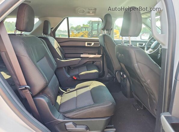1FMSK8DH2NGA14400 2022 FORD EXPLORER Белый Вид задней части салона