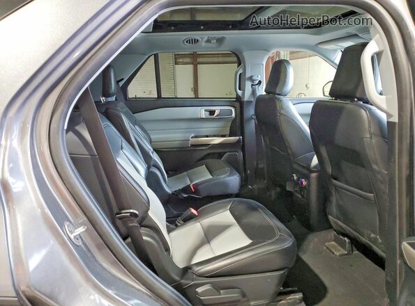 1FMSK8DH2NGC49816 2022 FORD EXPLORER Gray Widok wnętrza z tyłu
