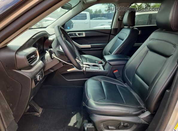 1FMSK8DH2PGC24496 2023 FORD EXPLORER Silver Front interior view
