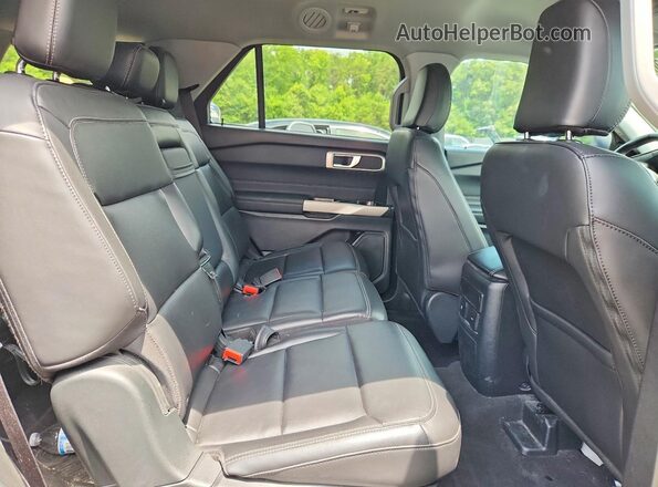 1FMSK8DH2PGC24496 2023 FORD EXPLORER Silver Rear interior view