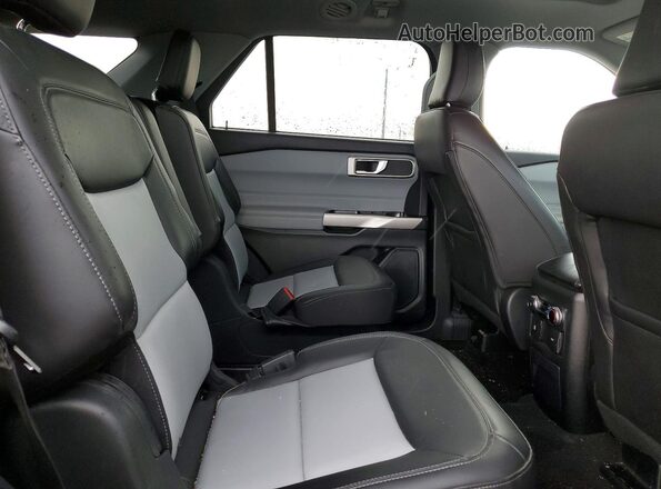 1FMSK8DH3PGA30799 2023 FORD EXPLORER White Widok wnętrza z tyłu