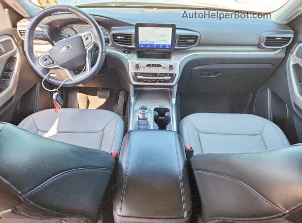 1FMSK8DH4MGA36641 2021 FORD EXPLORER Серебряный Вид панели приборов