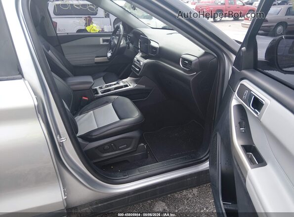 1FMSK8DH4NGA23356 2022 FORD EXPLORER Silver Vista interior delantera