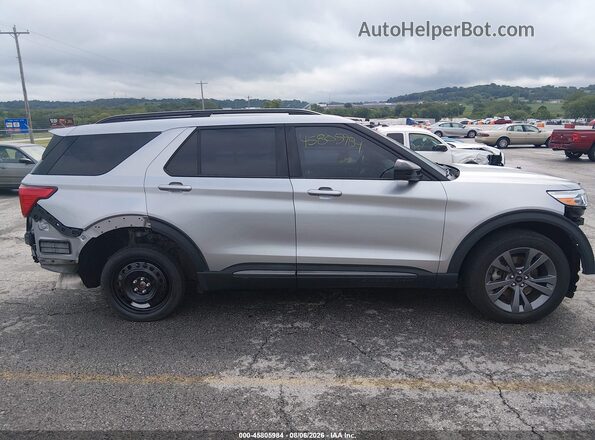 1FMSK8DH4NGA23356 2022 FORD EXPLORER Silver Vista interior trasera