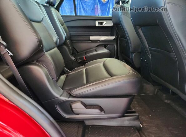 1FMSK8DH5PGC09393 2023 FORD EXPLORER Red Widok tylnych siedzeń
