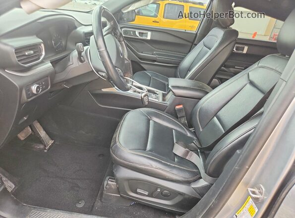 1FMSK8DHXLGA39641 2020 FORD EXPLORER Серебряный Вид салона спереди