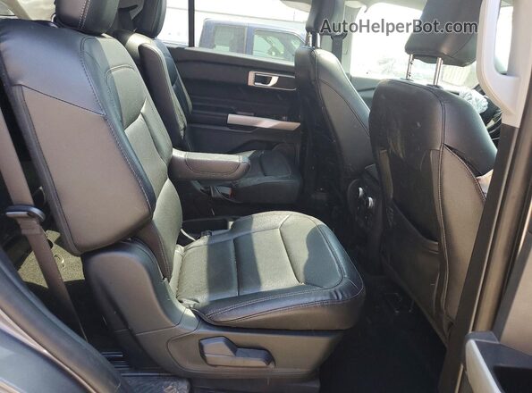 1FMSK8DHXMGA22761 2021 FORD EXPLORER Gray Vista interior trasera