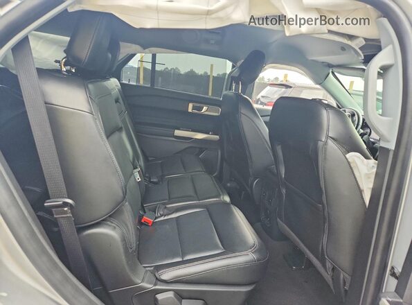 1FMSK8FH2NGB06104 2022 FORD EXPLORER Silver Rear interior view