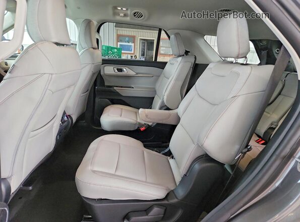 1FMUK8DH1TGA60709 2026 FORD EXPLORER Gray Vista interior trasera