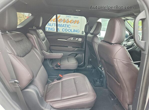 1FMWK8HC0SGC00352 2025 FORD EXPLORER White Rear interior view