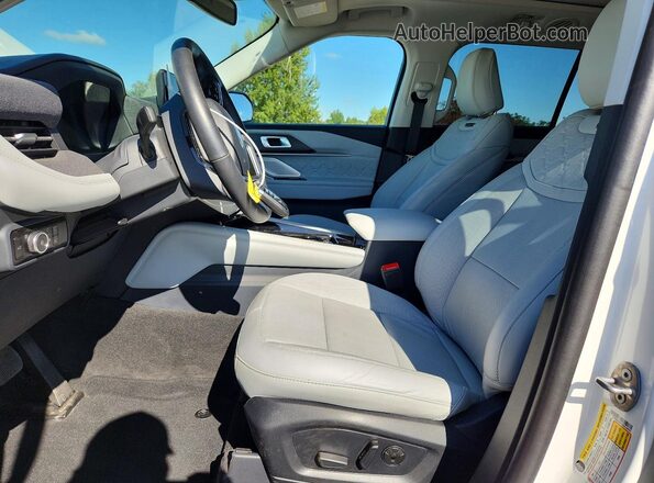 1FMWK8HC1SGC48037 2025 FORD EXPLORER White Vista interior delantera