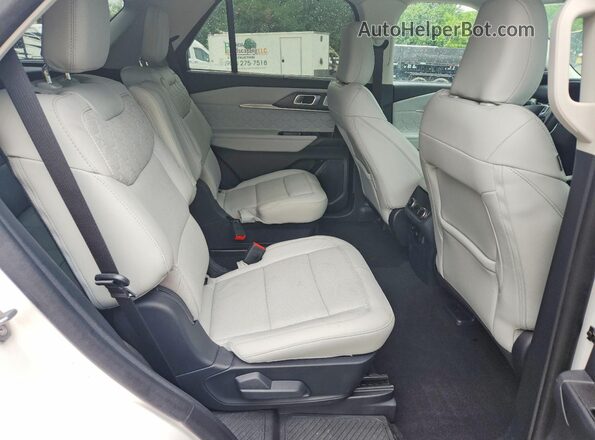 1FMWK8HCXSGA24653 2025 FORD EXPLORER White Rear interior view