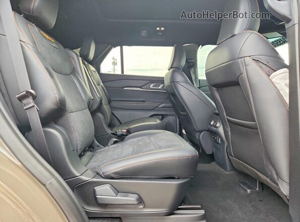 1FMWK8JC6TGA05805 2026 FORD EXPLORER Brown Rear interior view
