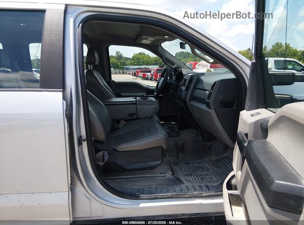 1FT7W2A62KEE92564 2019 FORD F-250 Серебряный Вид салона спереди