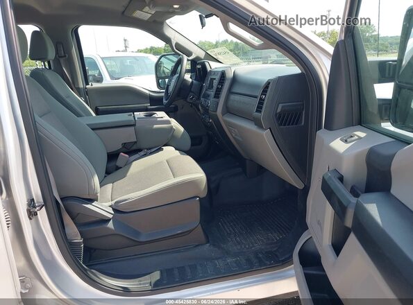1FT7W2A64JEC83809 2018 FORD F-250 Silver Front interior view