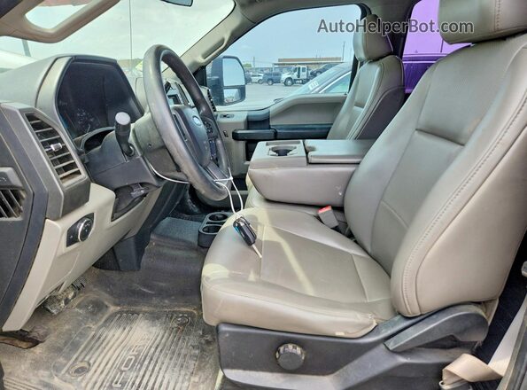 1FT7W2A64KEE32785 2019 FORD F250 White Widok wnętrza z przodu