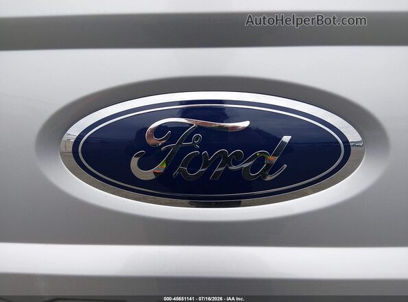1FT7W2B62JEC48717 2018 FORD F-250 Silver Widok z przodu