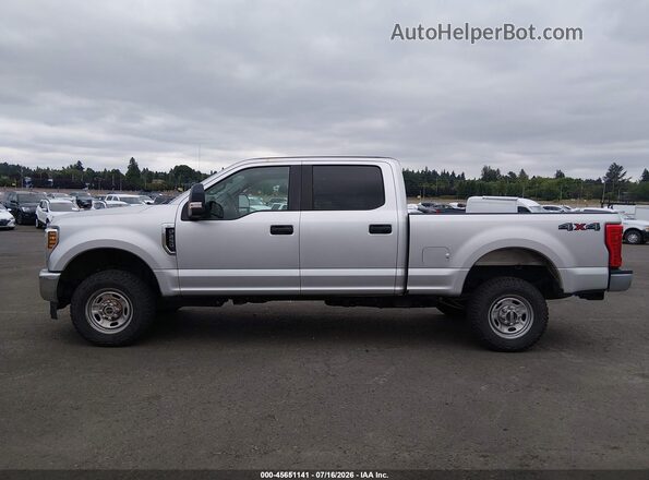 1FT7W2B62JEC48717 2018 FORD F-250 Silver Widok wnętrza 360 stopni