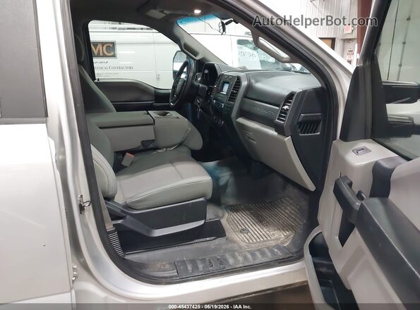 1FT7W2B64KEF94057 2019 FORD F-250 Silver Widok wnętrza z przodu