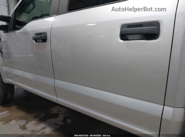 1FT7W2B64KEF94057 2019 FORD F-250 Silver Widok wnętrza z tyłu