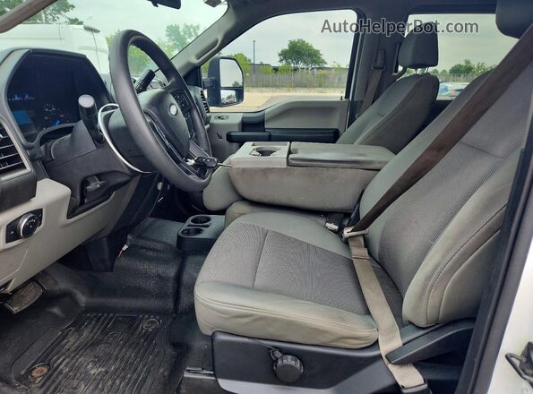 1FT7W2B67HEE00002 2017 FORD F250 White წინა სალონის ხედი