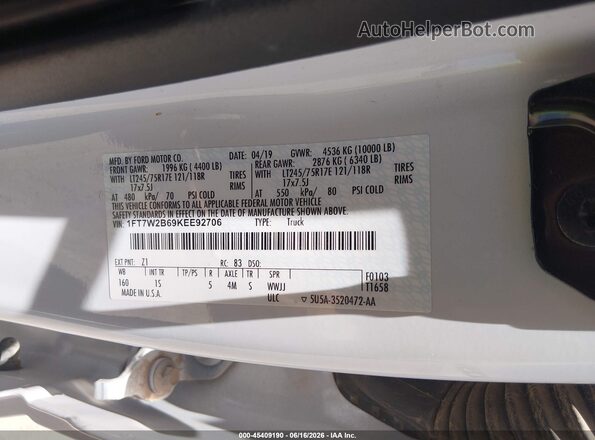 1FT7W2B69KEE92706 2019 FORD F-250 White Engine compartment view