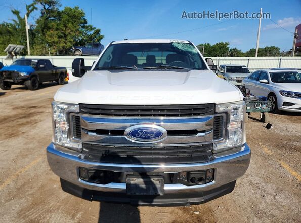 1FT7W2B6XJEC19773 2018 FORD F-250 Белый Вид спереди