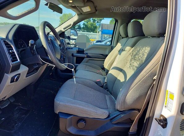 1FT7W2B6XJEC19773 2018 FORD F-250 Белый Вид салона спереди