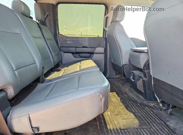 1FT7W2BA0REC37232 2024 FORD F250 White Vista de los asientos traseros