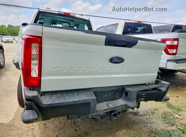 1FT7W2BA9TED50104 2026 FORD F250 White Вид ззаду