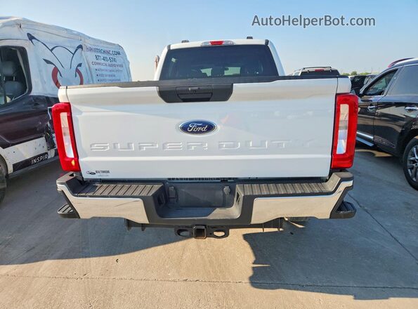 1FT7W2BT2RED24342 2024 FORD F250 White Вид ззаду