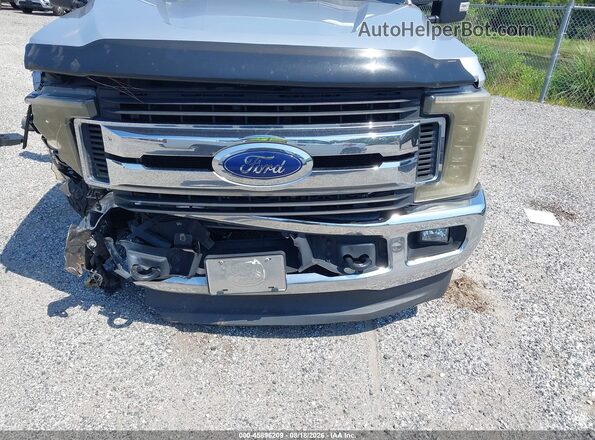 1FT7W2BT4JED04727 2018 FORD F-250 Silver Вид спереду