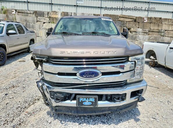 1FT7X2B63JEC38002 2018 FORD F250 Gray Widok z przodu