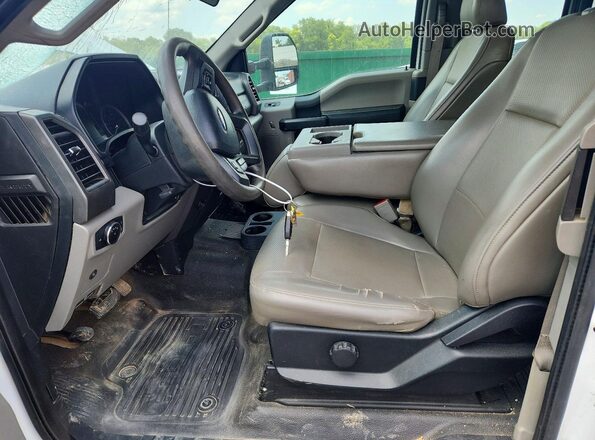 1FT7X2B63KEF55649 2019 FORD F250 White Widok wnętrza z przodu
