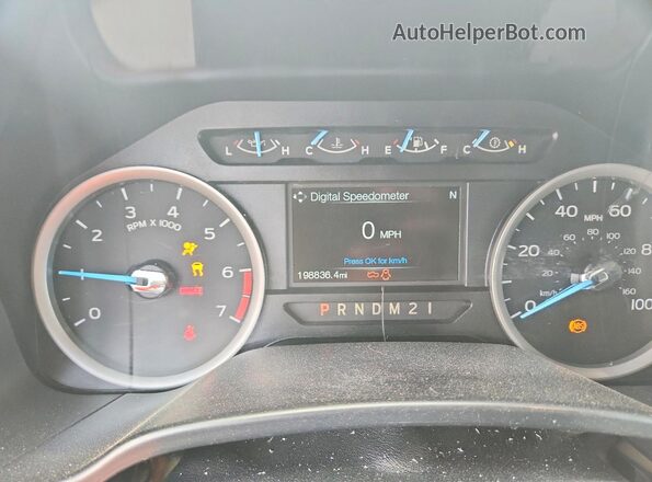 1FT7X2B63KEF55649 2019 FORD F250 White Widok zestawu wskaźników