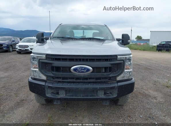1FT7X2B63NEF13812 2022 FORD F-250 Серебряный Вид задней части салона