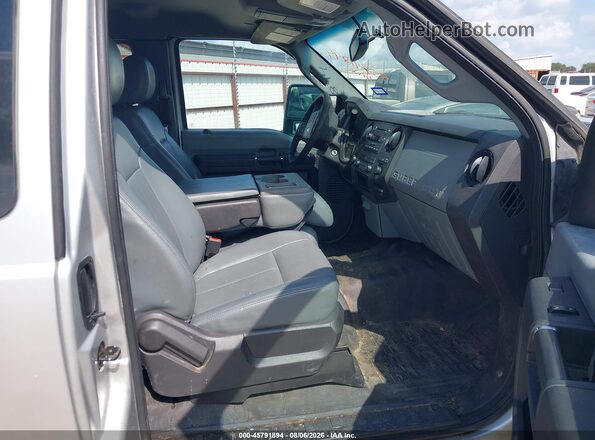 1FT7X2B67GEC18036 2016 FORD F-250 Серебряный Вид салона спереди