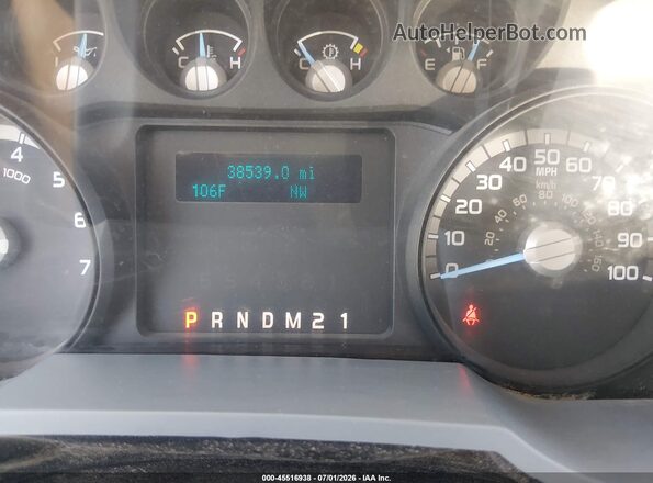 1FT7X2B68GED02981 2016 FORD F-250 White Widok tylnych siedzeń