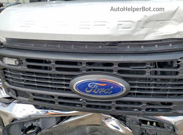 1FT7X2BA7TEC91566 2026 FORD F250 White Widok wnętrza z tyłu